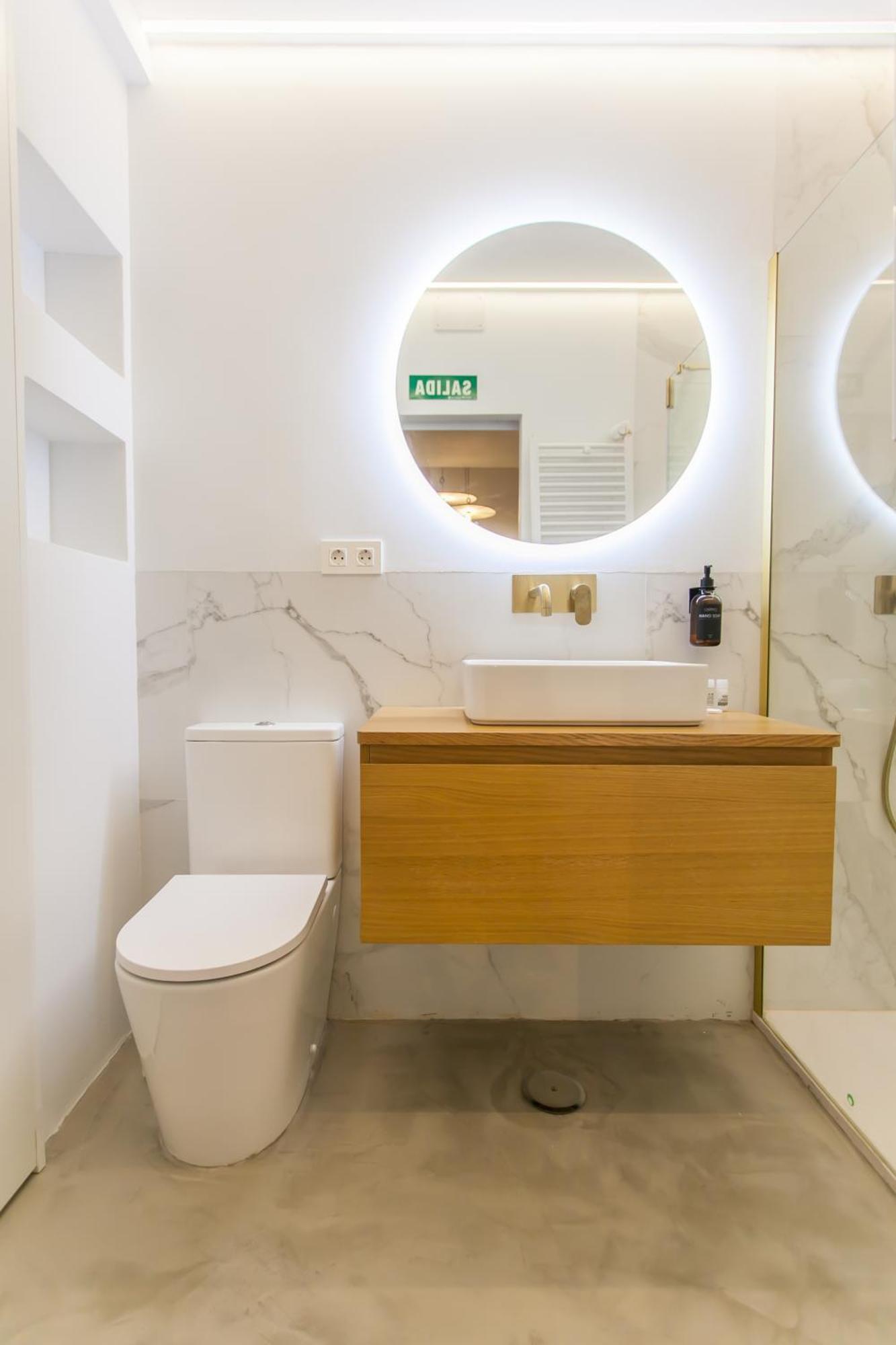 Guernica Luxury Duplex - Location, Light, And Art Apartment Madrid Luaran gambar